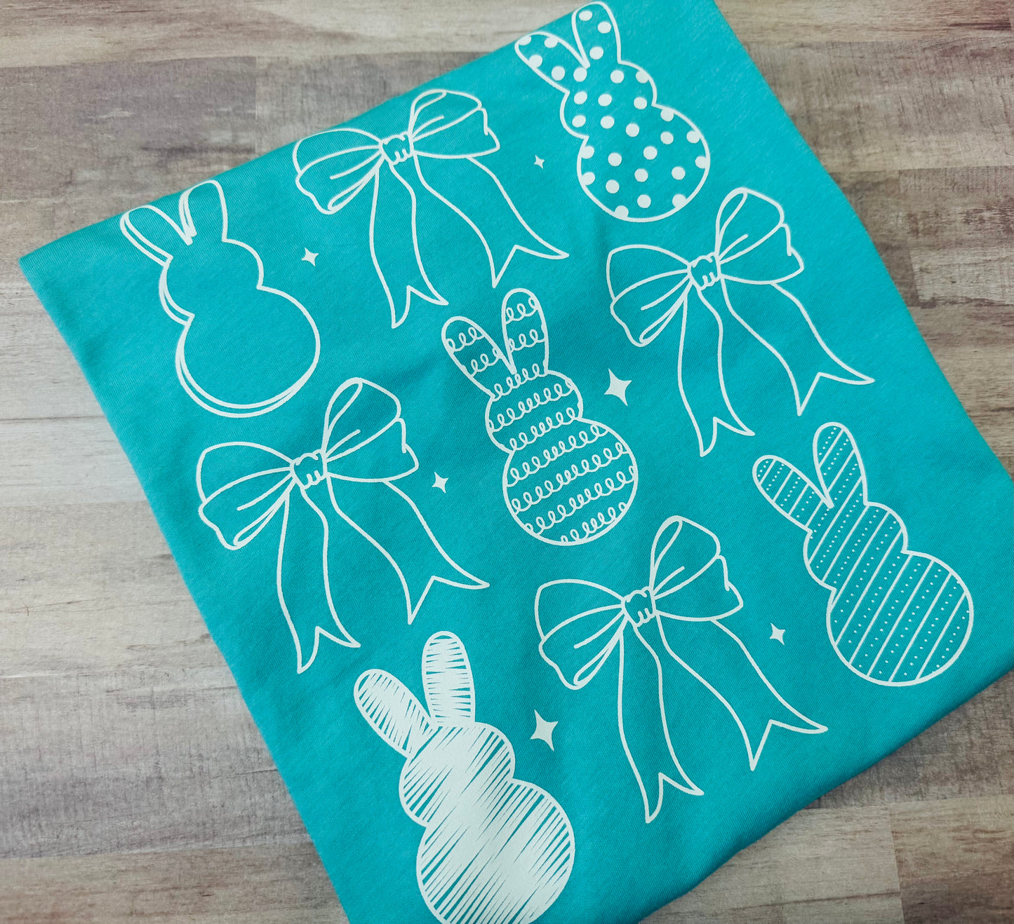 Bunny bow tee TAT 3 WEEKS